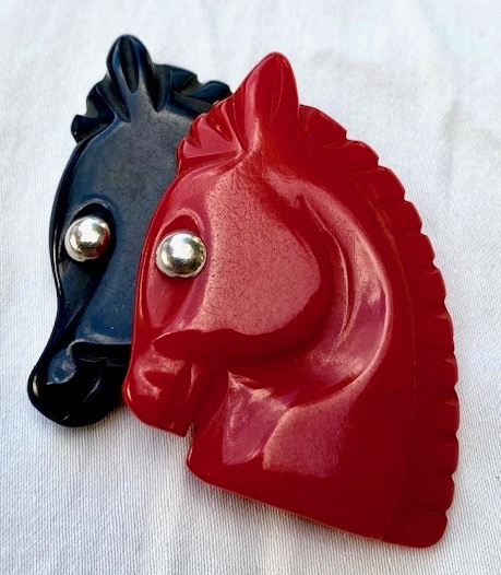 BP97 red/black bakelite horse duo pin